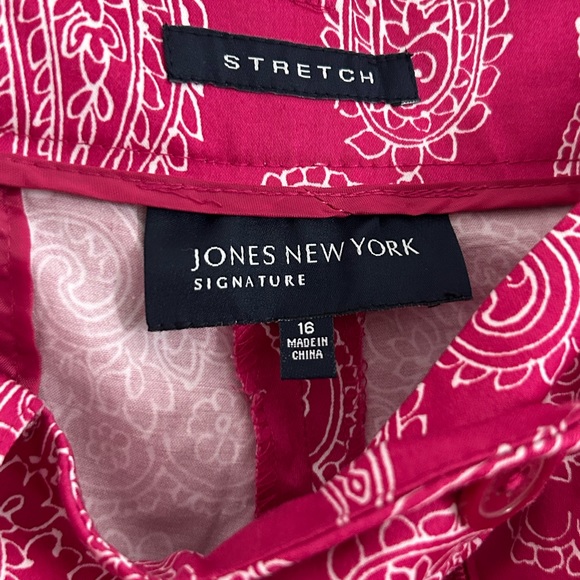 Jones New York Signature Stretch Shorts Size 16 NWT - Picture 5 of 6